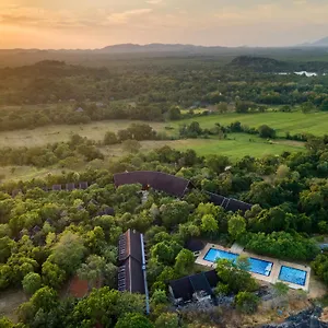 Отель Occidental Paradise Dambulla